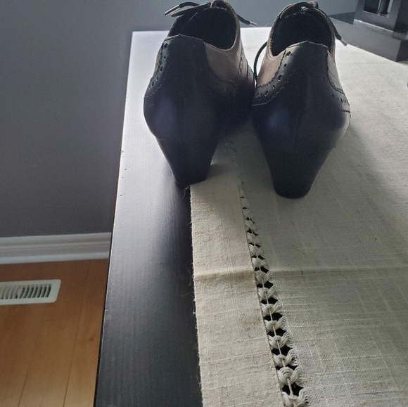 Dress Shoes - Picture 4 of 4